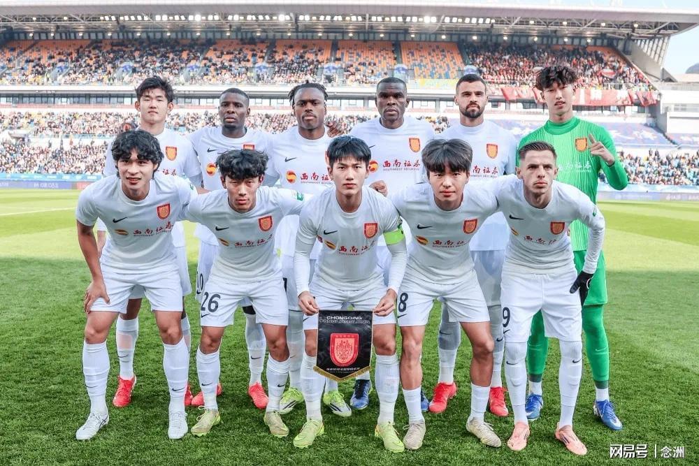 开云官网-中超升班马票价太高！球迷怒了 俱乐部门口放韭菜抗议 黄健翔炮轰